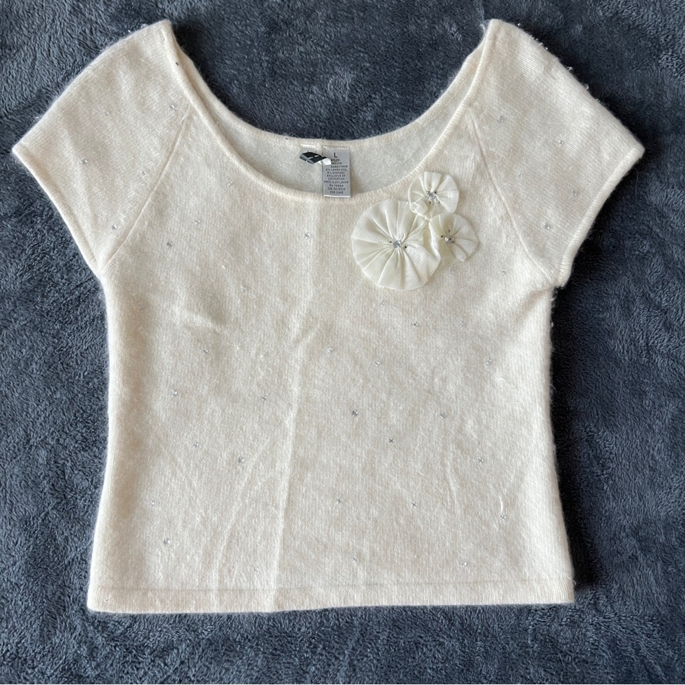 ✨Twiggy Chic Cream Knit Top with Floral Accent